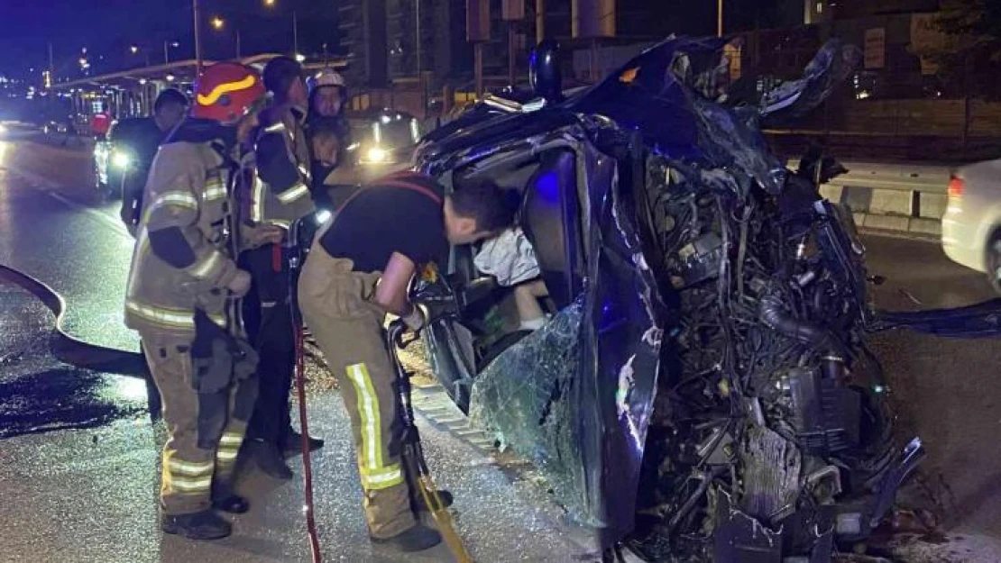 Hurdaya dönen otomobilde sıkıştığı yerden yaralı olarak kurtarıldı