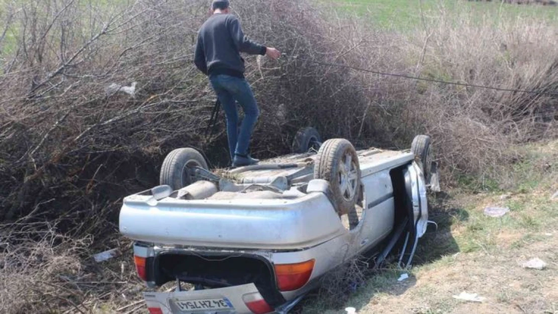 Hurdaya dönen otomobildeki 1'i bebek 5 kişi yaralandı