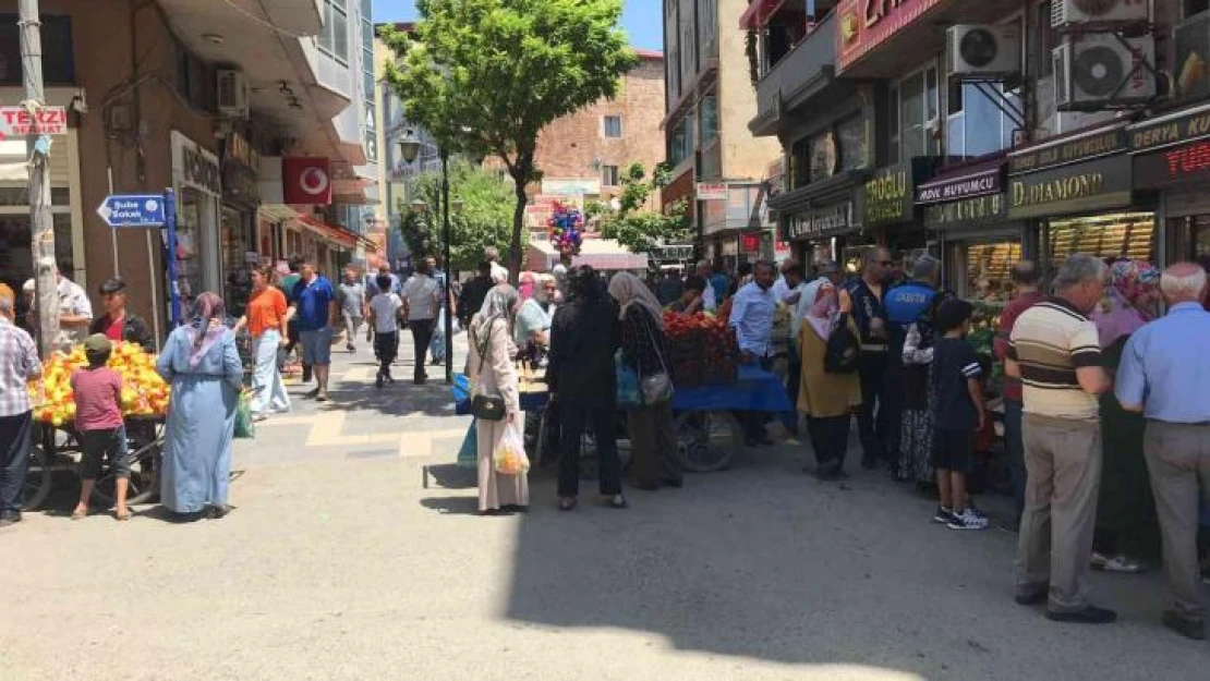 Iğdır'da çarşılarda bayram yoğunluğu