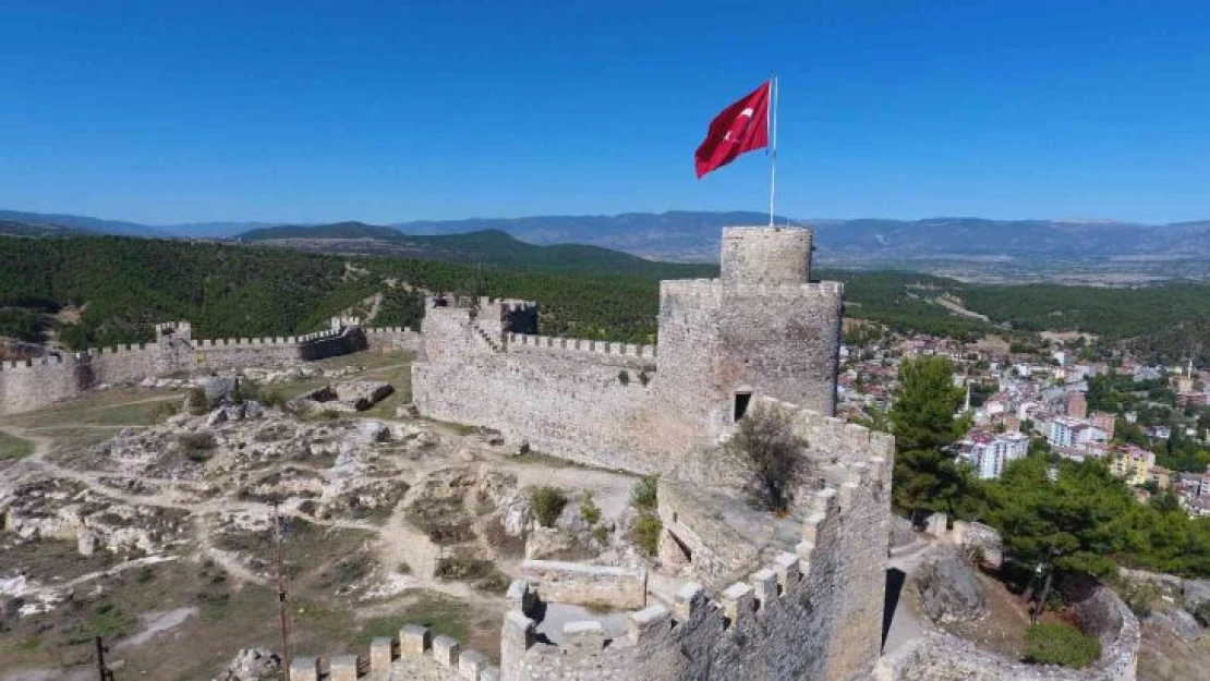 İhtişamını Osmanlı'dan alan Boyabat Kalesi