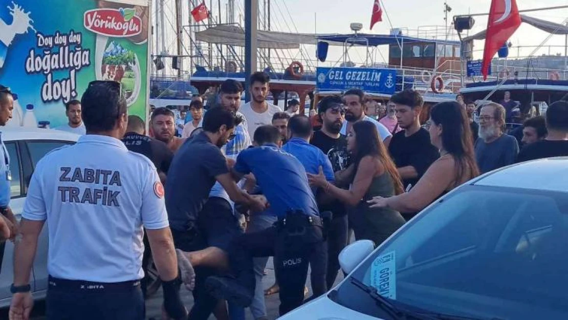 İki grup birbirine girdi, ortalık savaş alanına döndü: 1 polis yaralı