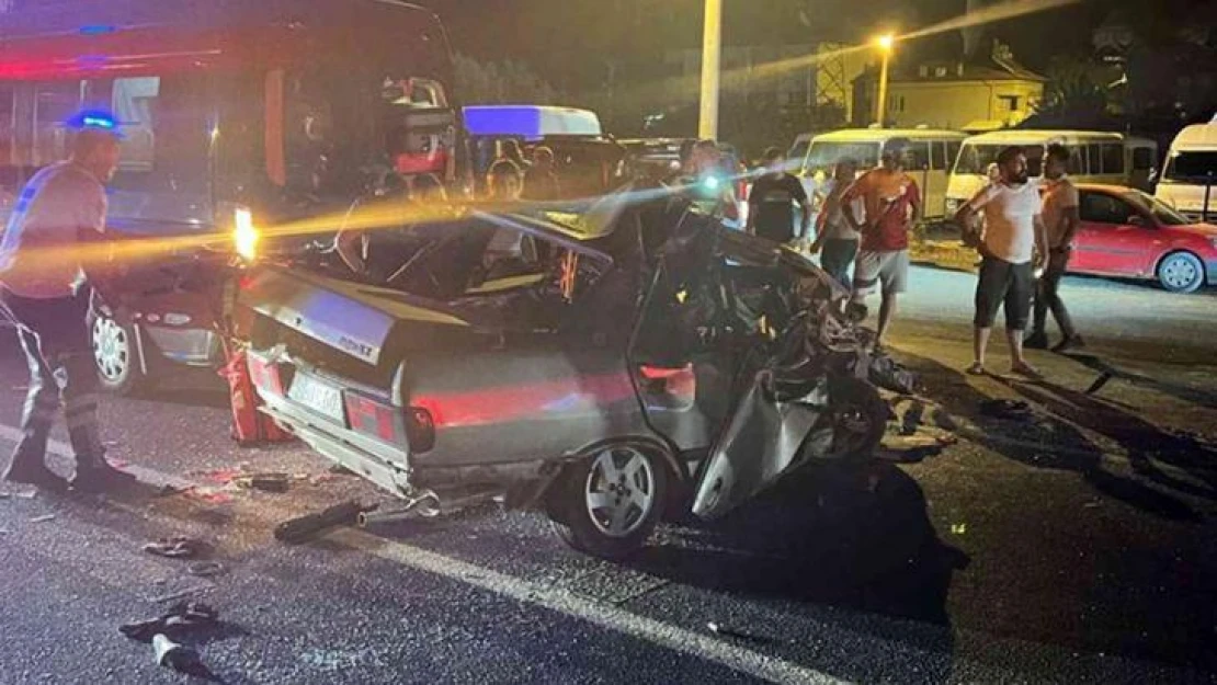 İki otomobilin yarışı kazaya neden oldu: 1 ağır yaralı