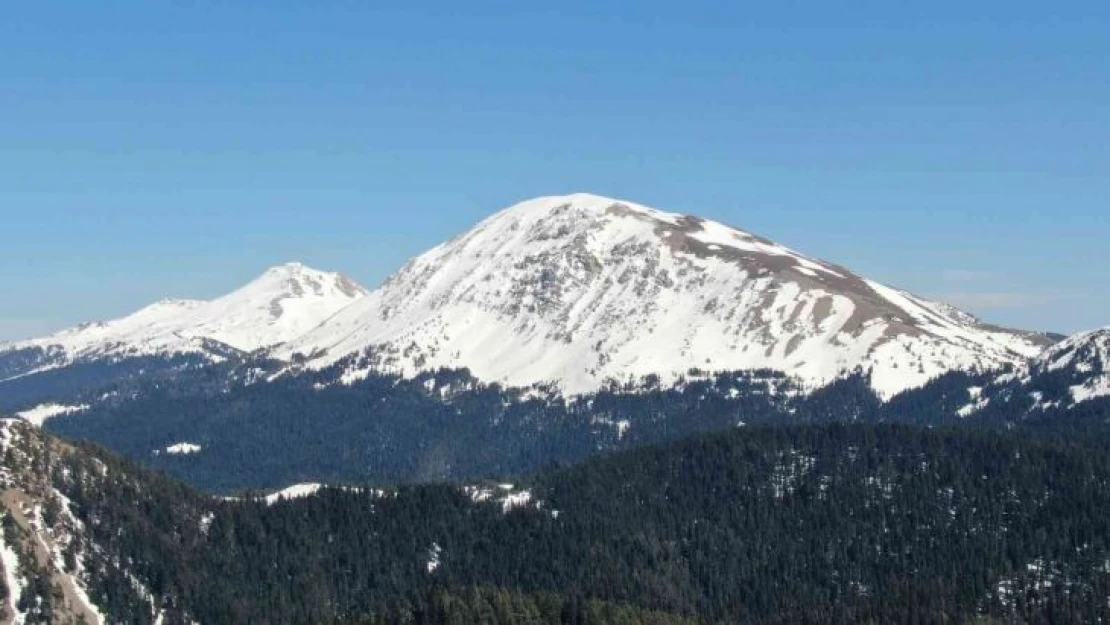 Ilgaz Dağı'nda Nisan ayında kar güzelliği