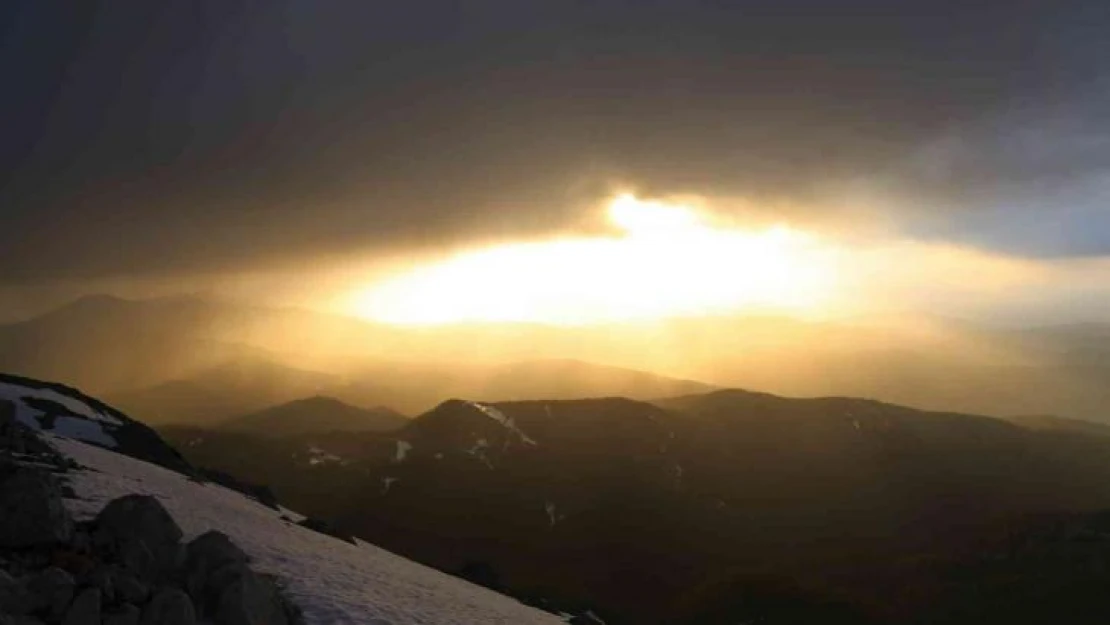 Ilgaz Dağı'nın zirvesinde mest eden gün batımı