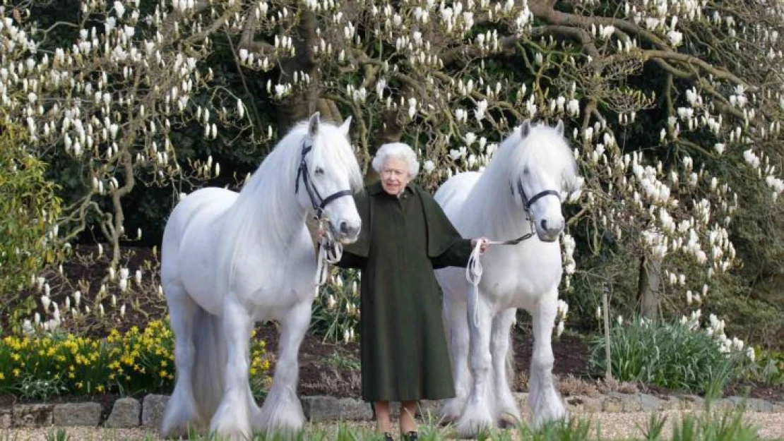 İngiltere Kraliçesi II. Elizabeth'in 96'ncı yaşına özel bebek üretildi