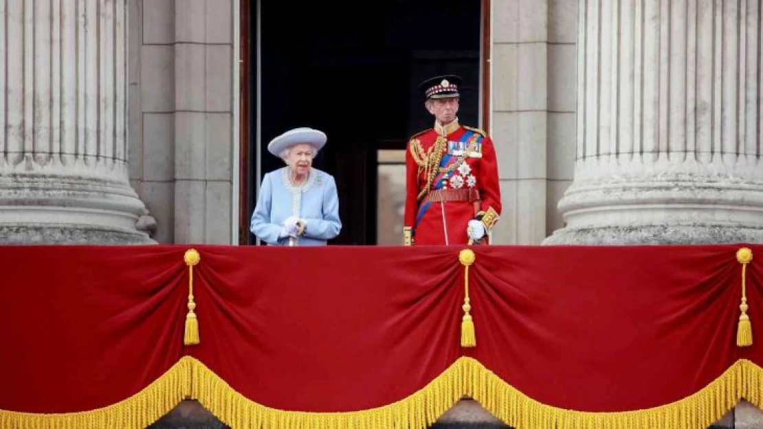 İngiltere Kraliçesi II Elizabeth, St Paul Katedrali'ndeki Şükran Günü ayinine katılmayacak