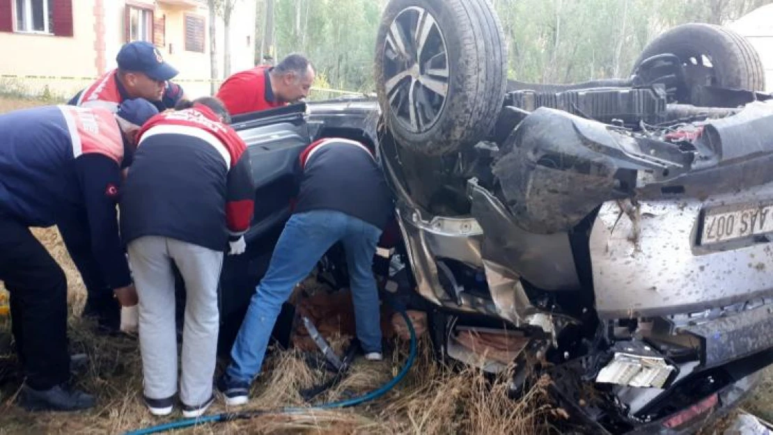 İran dönüşü Sivas'ta kaza geçirdiler: 3 ölü, 1 ağır yaralı