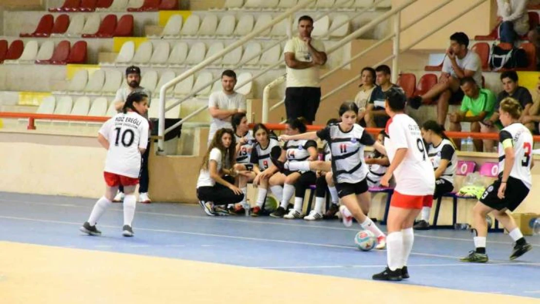 İşitme Engelliler Kadın Futsal Türkiye Şampiyonası Karabük'te başladı