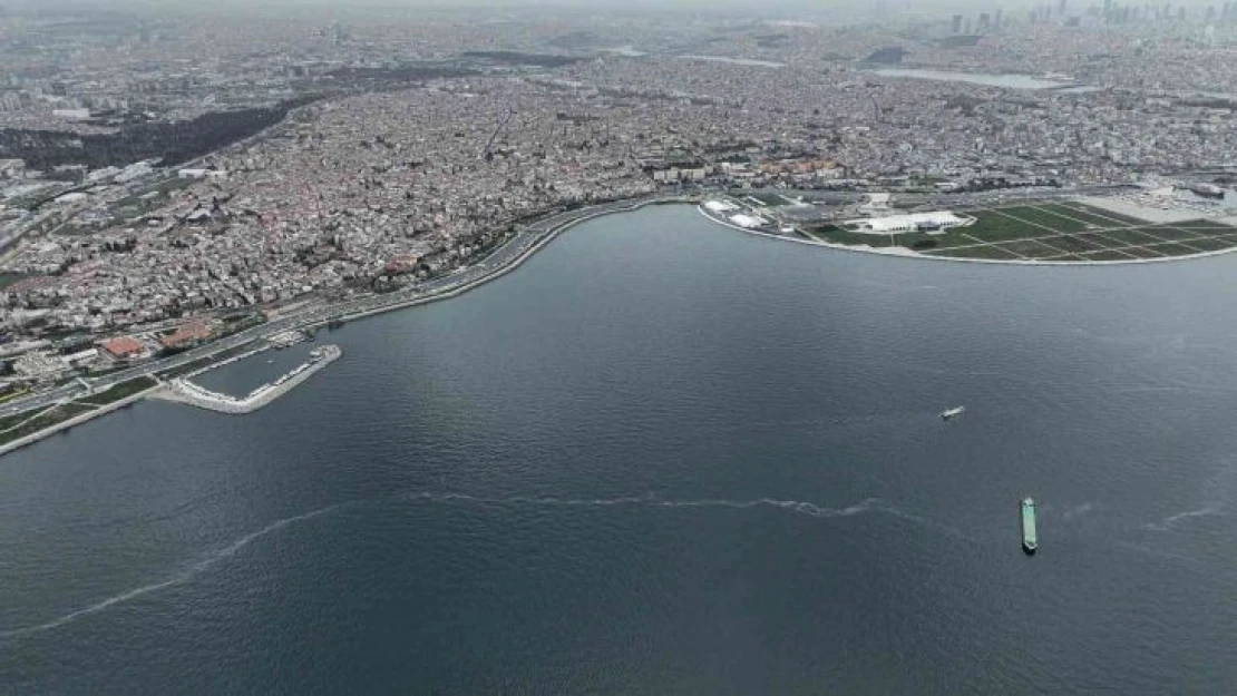 İstanbul'da denizdeki kirlilik dron ile görüntülendi