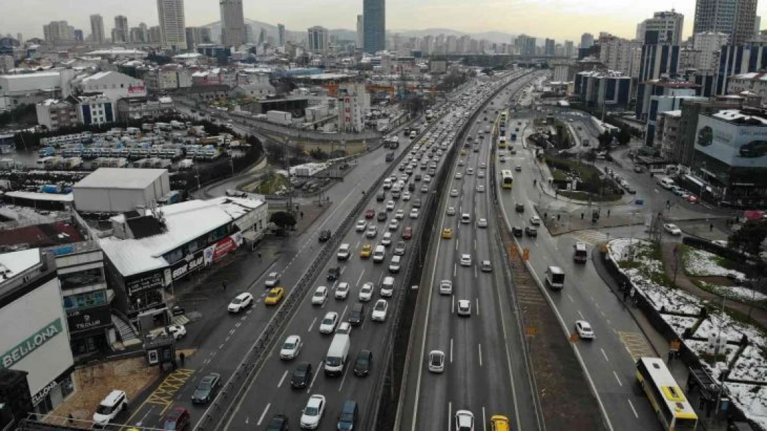 İstanbul'da kar geride kaldı, trafik yüzde 60'ı buldu