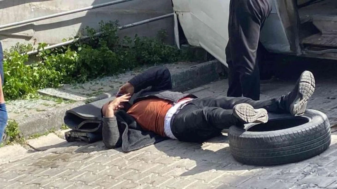 İstanbul'da korku dolu anlar kamerada: Kontrolden çıkan araç ortalığı adeta savaş alanına çevirdi