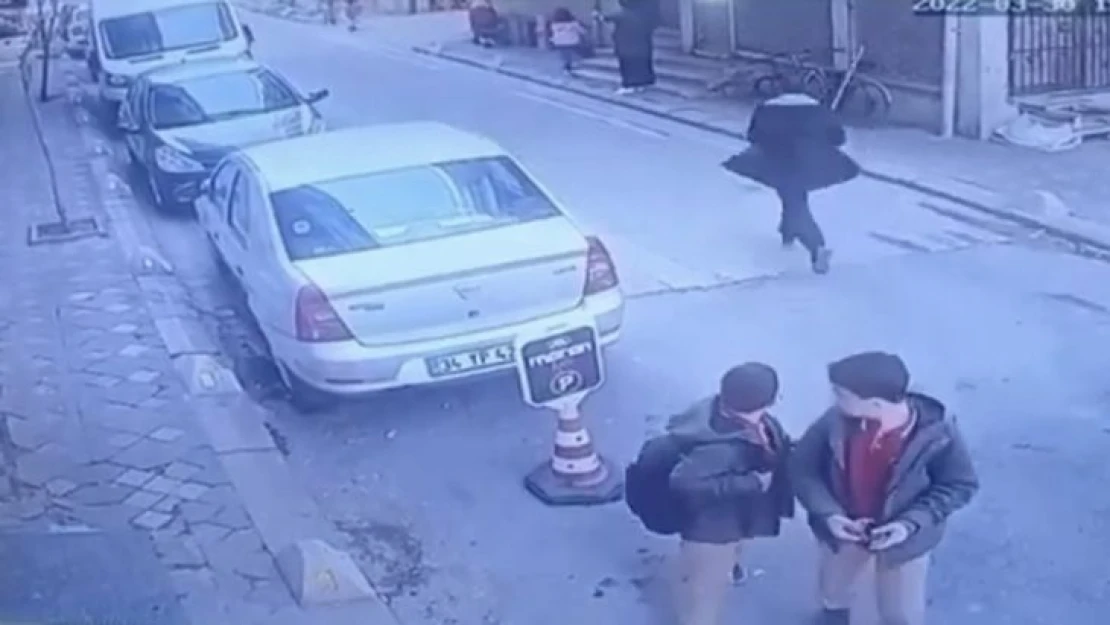 İstanbul'da sokak ortasında sopalı dehşet: Çocuklarının gözü önünde öldüresiye dövüp bayılttı