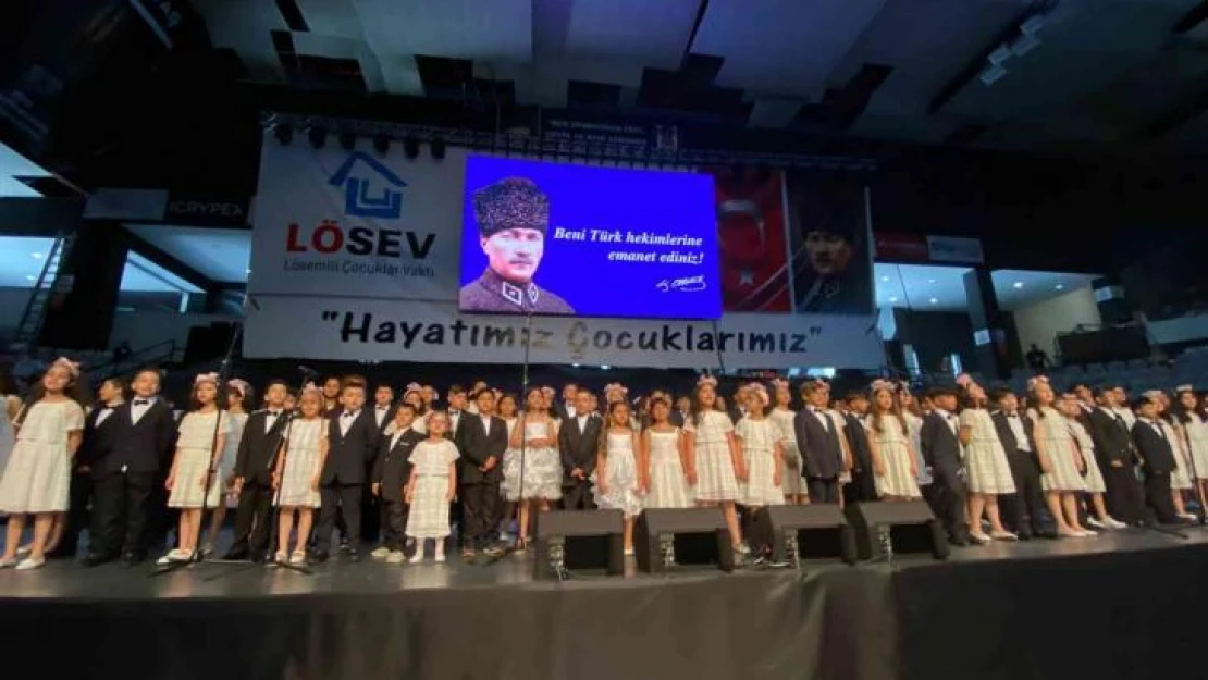 İstanbul'daki LÖSEV Büyük Aile Kucaklaşması renkli görüntülere sahne oldu