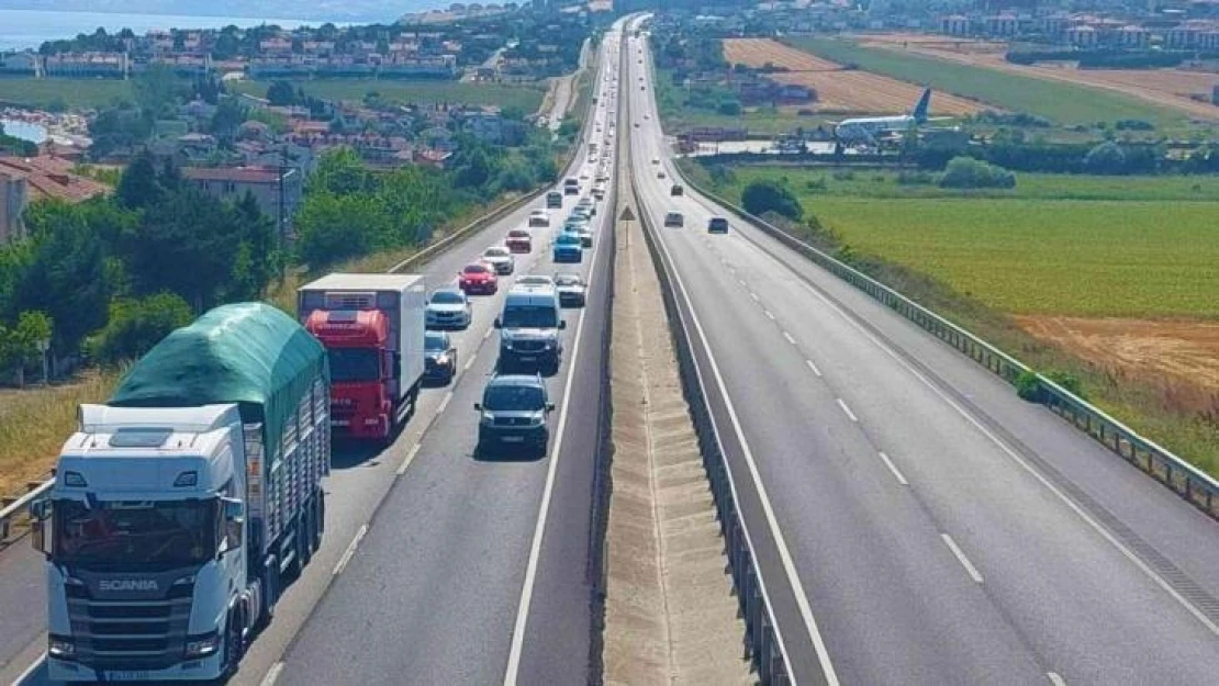 İstanbul'dan gelen günübirlik tatilciler yolları doldurdu