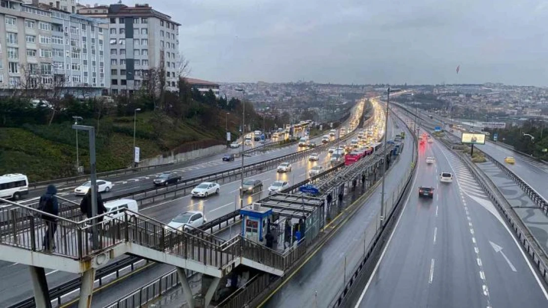 İstanbul güne yağmurla uyandı