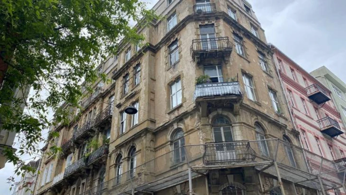 İstanbul'un ilk apartmanlarından 113 yıllık 'Valpreda' tarihe direniyor