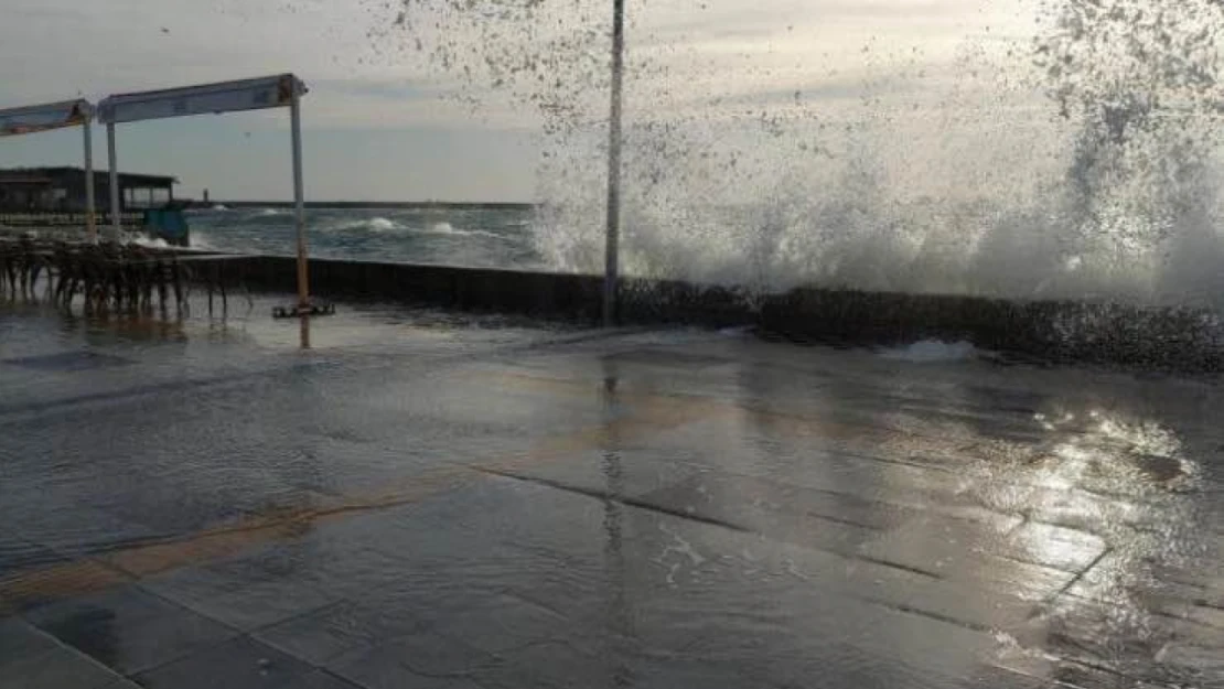 İstanbul ve İzmir için sağanak, 14 il için sarı kodlu uyarı