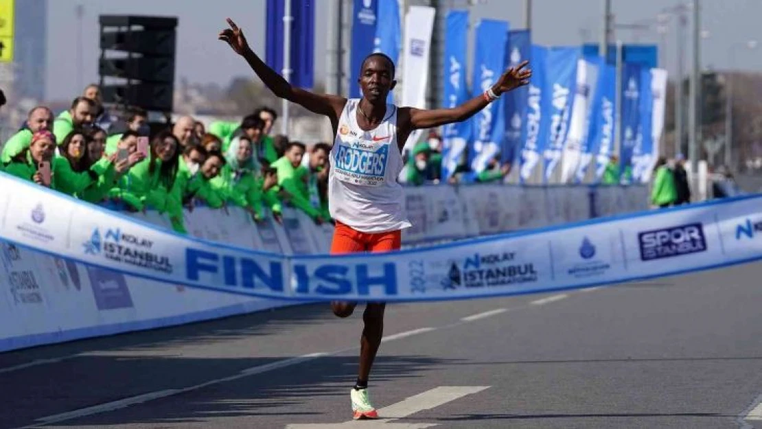 İstanbul Yarı Maratonu'nda Kenyalı atlet Rodgers Kwemoi, rekor kırarak şampiyon oldu