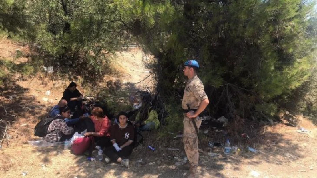 İzmir'de insan kaçakçılığı şüphelisi 2 kişi tutuklandı