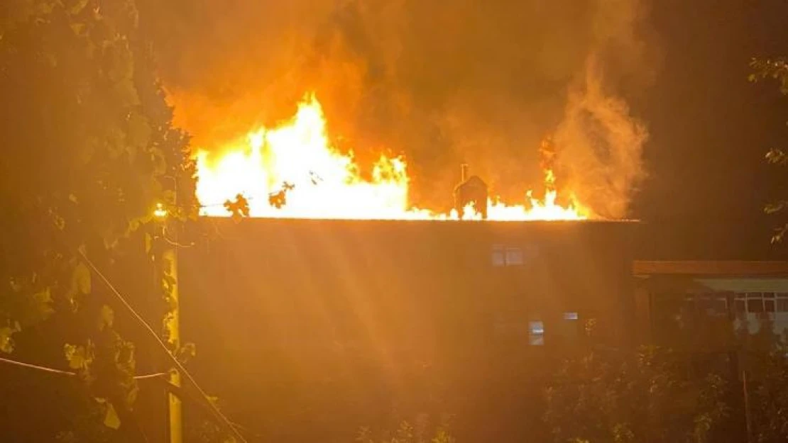 İzmir'de okulda çıkan yangın paniğe neden oldu