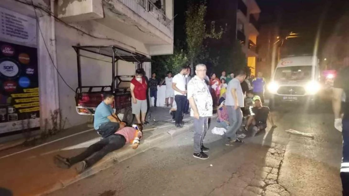 İzmir'de ortalığı savaş alanına çeviren kaza: 12 yaralı