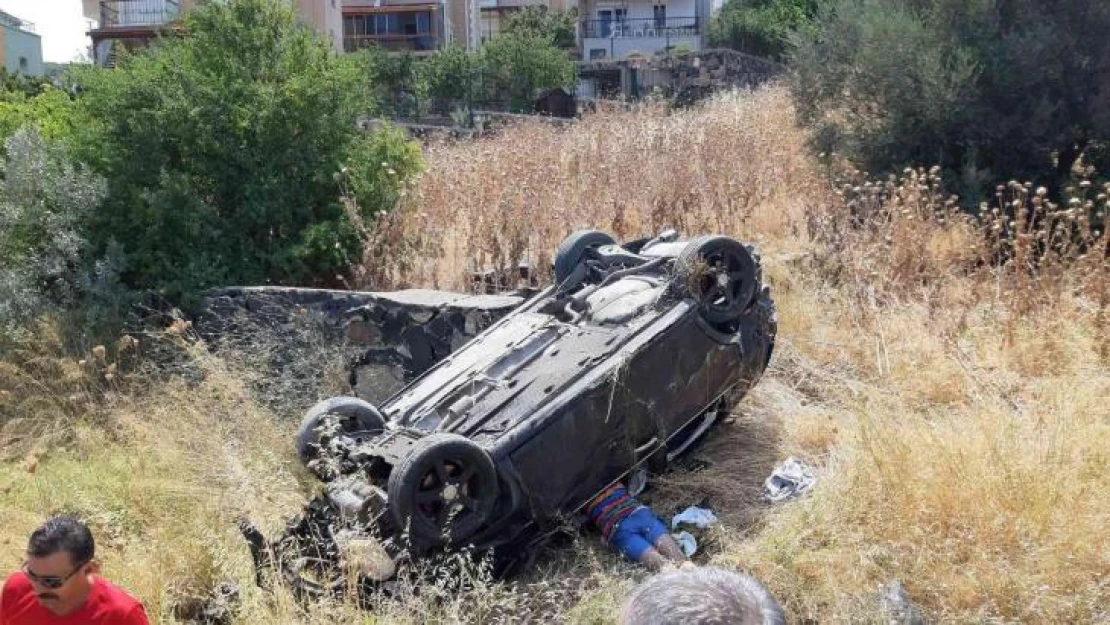 İzmir'de takla atan araçtaki 4 genç ölümden döndü