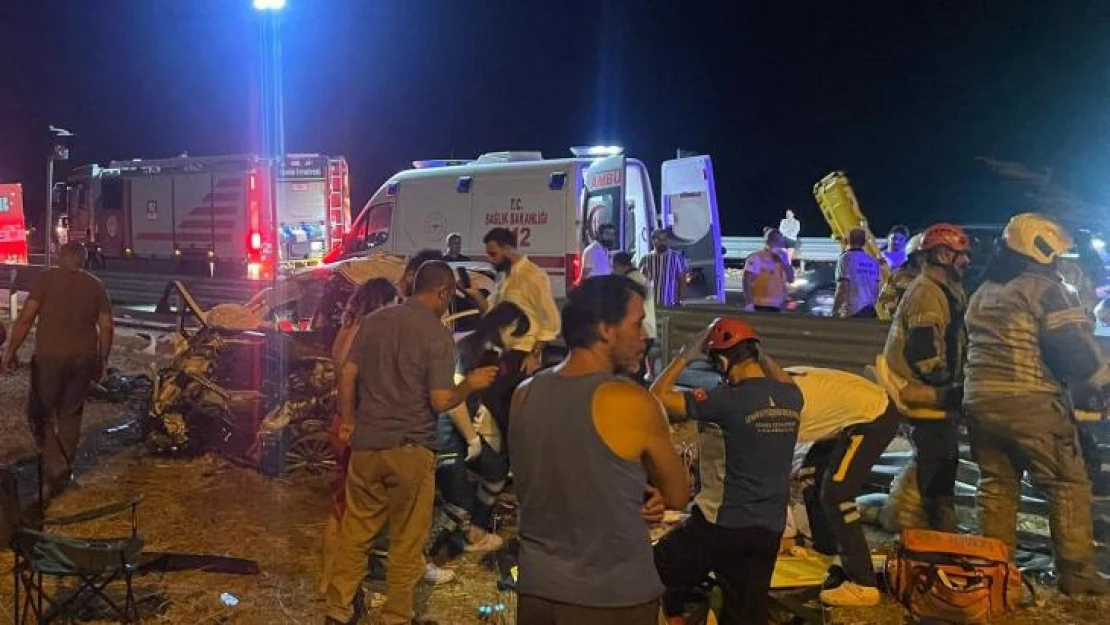 İzmir'de trafik kazası: 1 ölü, 4 yaralı