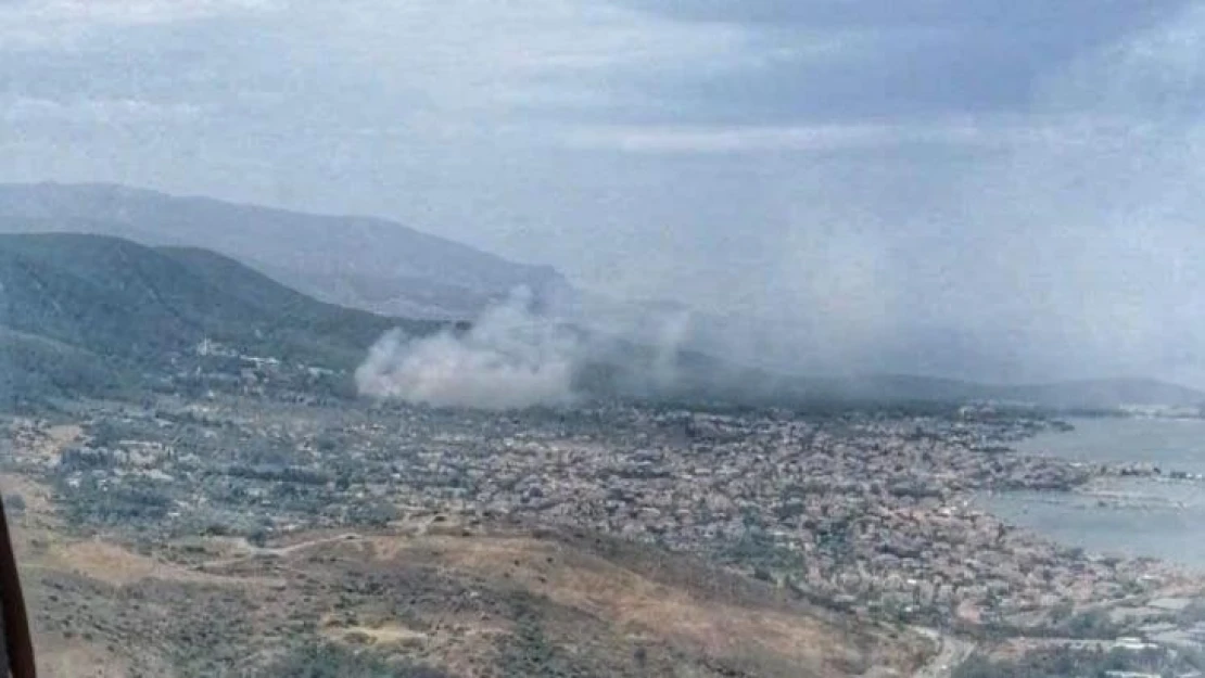 İzmir'de yerleşim yerlerine yakın ağaçlık alanda yangın