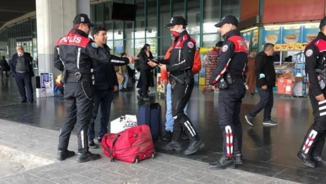 İzmir Otogarı'nda asayiş denetimi: 3 aranan şüpheli yakalandı