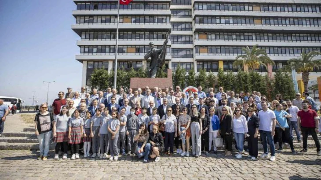 İzmirli gazeteciler Hasan Tahsin'i andı