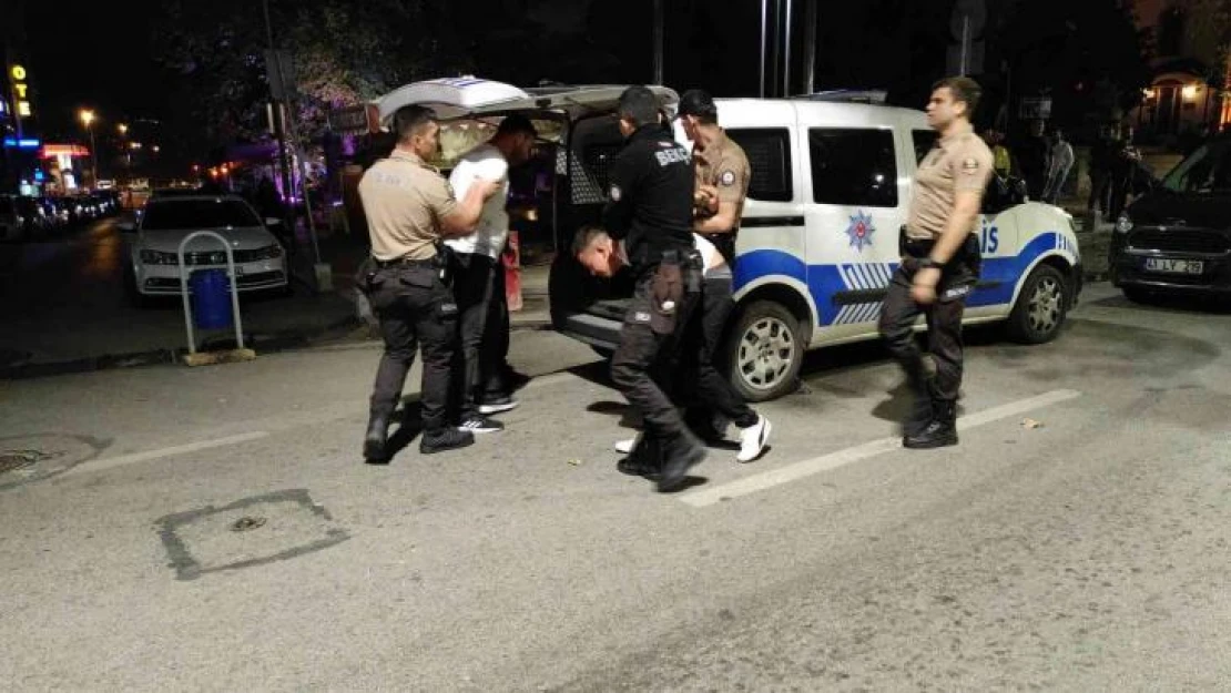 İzmit'te olaylı gece: Kavga eden gruba biber gazlı müdahale