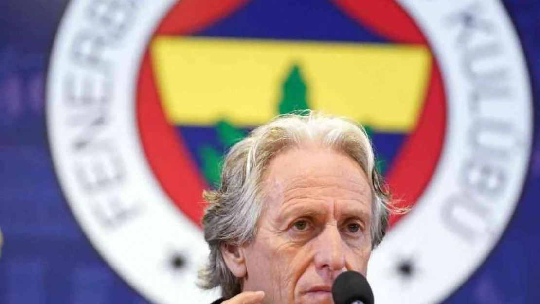 Jorge Jesus: 'Futbolda geçmişte başardıklarınız çok önemlidir. Fenerbahçe 8 yıldır şampiyon olamıyor. Mesut, gerçekten çok iyi bir geçmişe sahip ama benim de kulüple ilgili fikirlerim var. Kendisiyle ilgili alınan karara aynı şekilde devam edeceğim.'