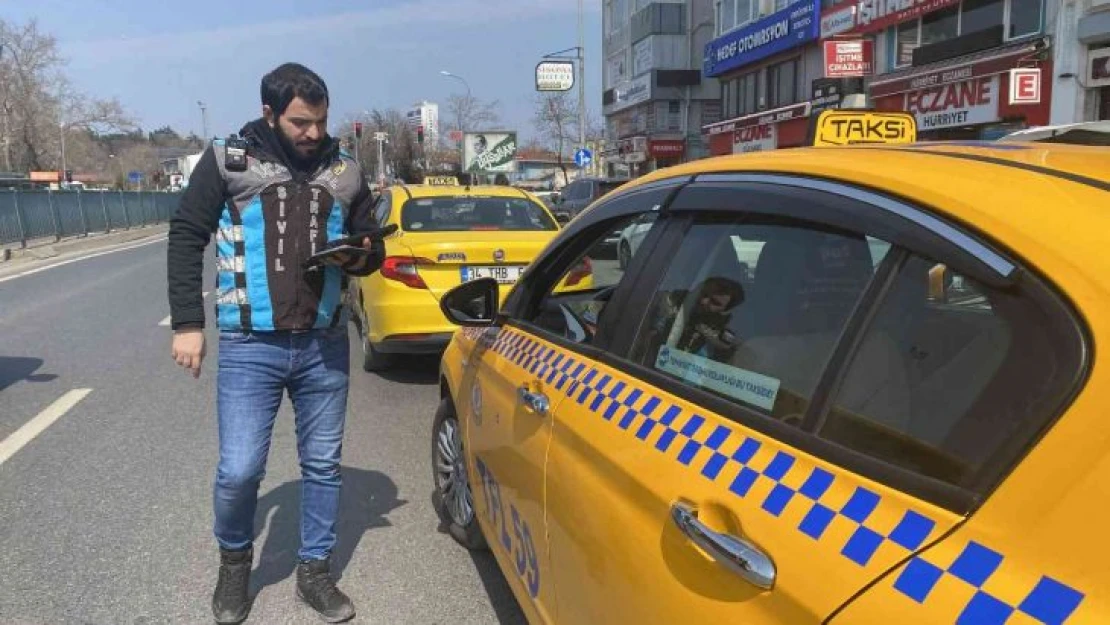 Kadıköy'de çalışma belgesi olmayan taksiciye bin 823 TL ceza