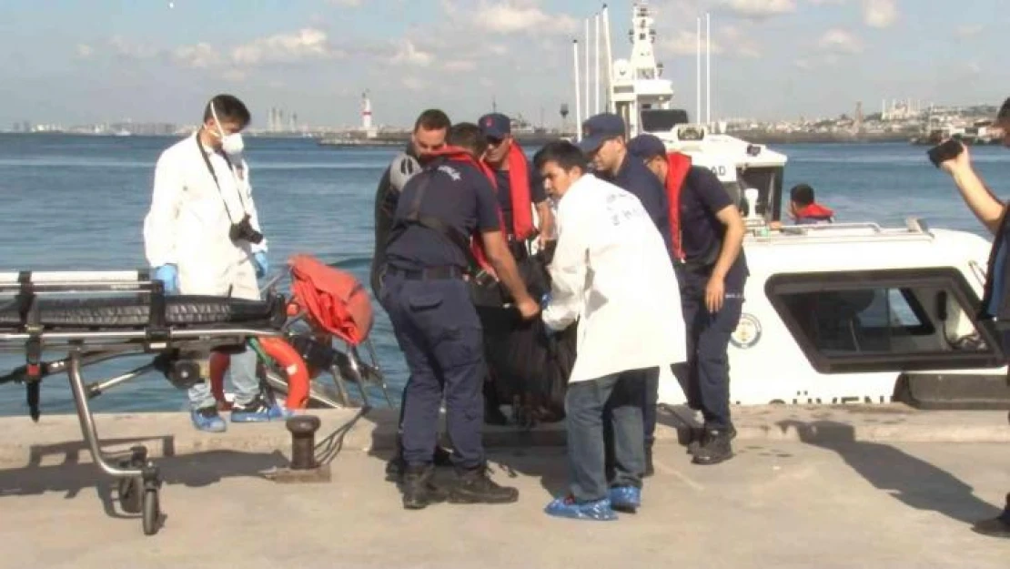 Kadıköy'de denize düştü, cansız bedeni kıyıya çıkarıldı