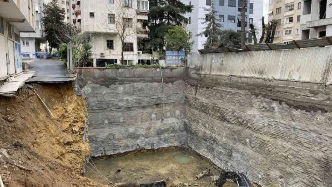 Kadıköy'de göçük oluşan inşaat alanında ekipler inceleme yaptı