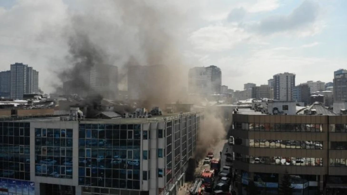 Kadıköy'de, plazada korkutan yangın