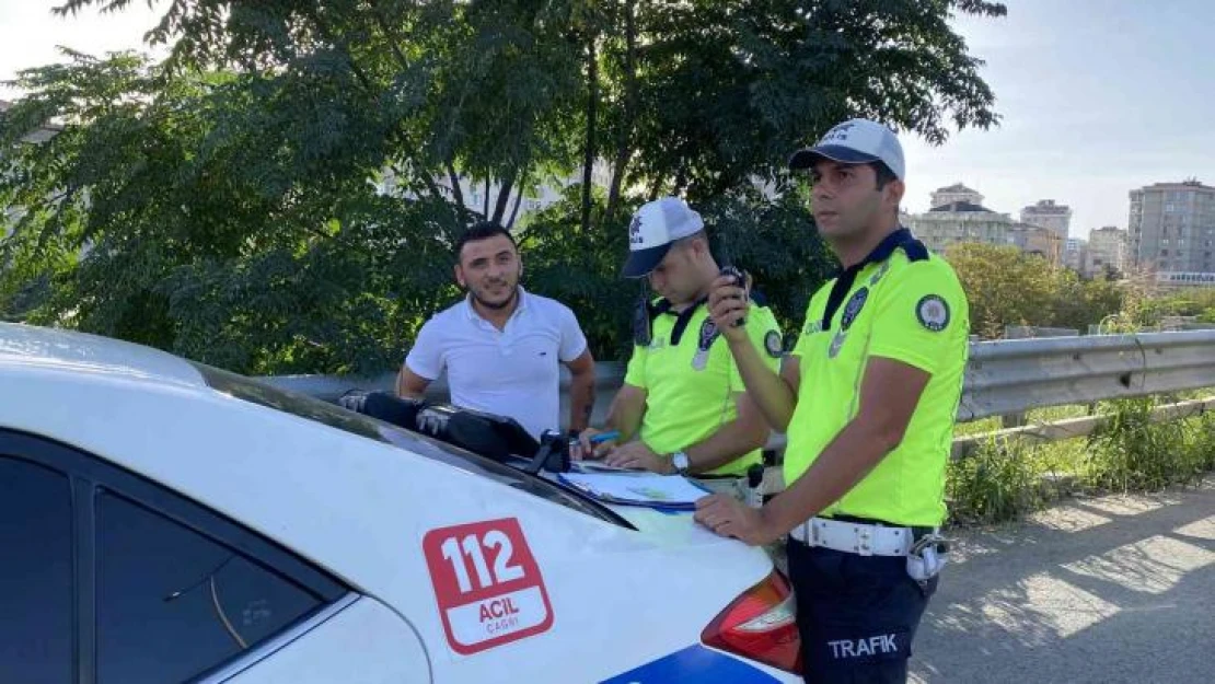 Kadıköy'de usulsüz çakar ve siren kullanımına denetim: Sürücülere ceza yağdı