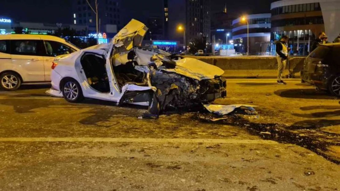 Kadıköy E5 Karayolunda katliam gibi kaza: 1 ölü 1 yaralı