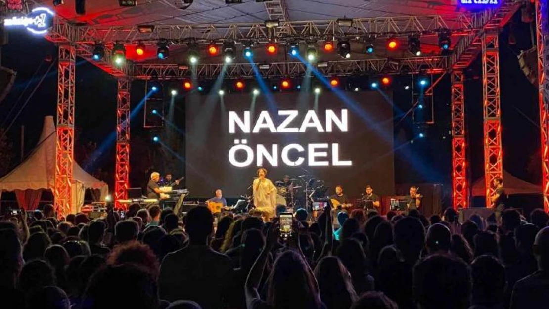 Kadıköy Kalamış Yaz Festivali'nde Nazan Öncel rüzgarı esti