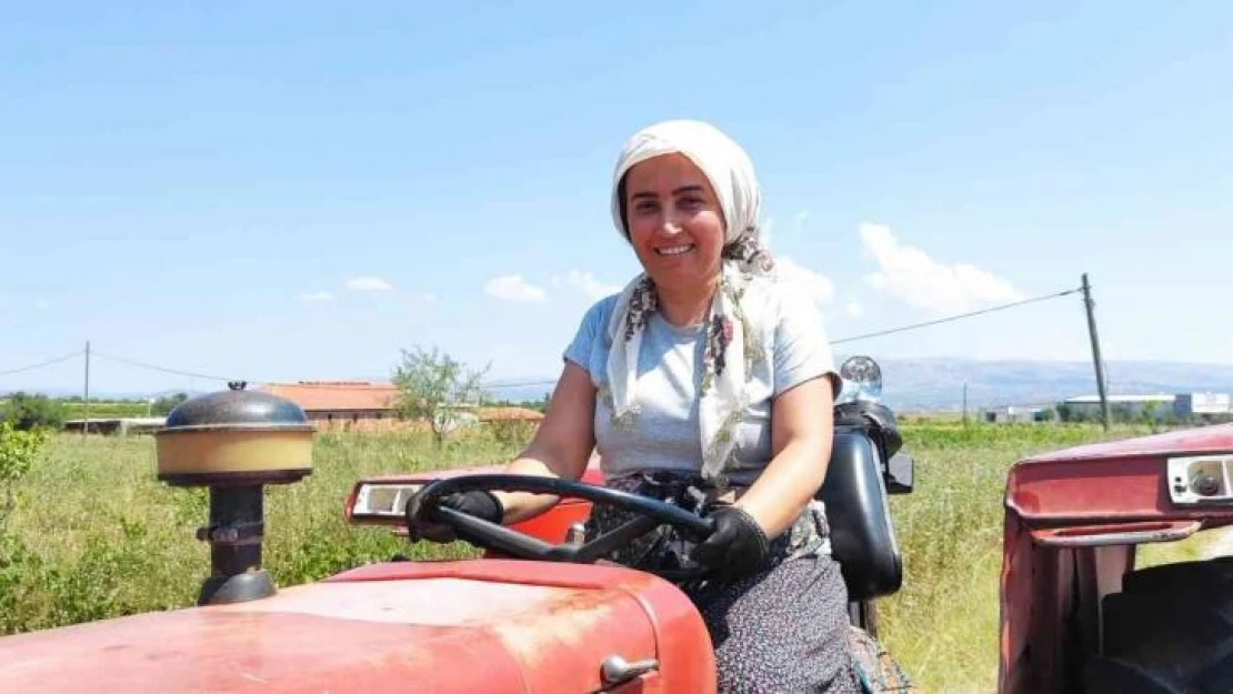 Kadın diş hekimi baba mesleklerini hem klinikte hem de tarlada sürdürüyor