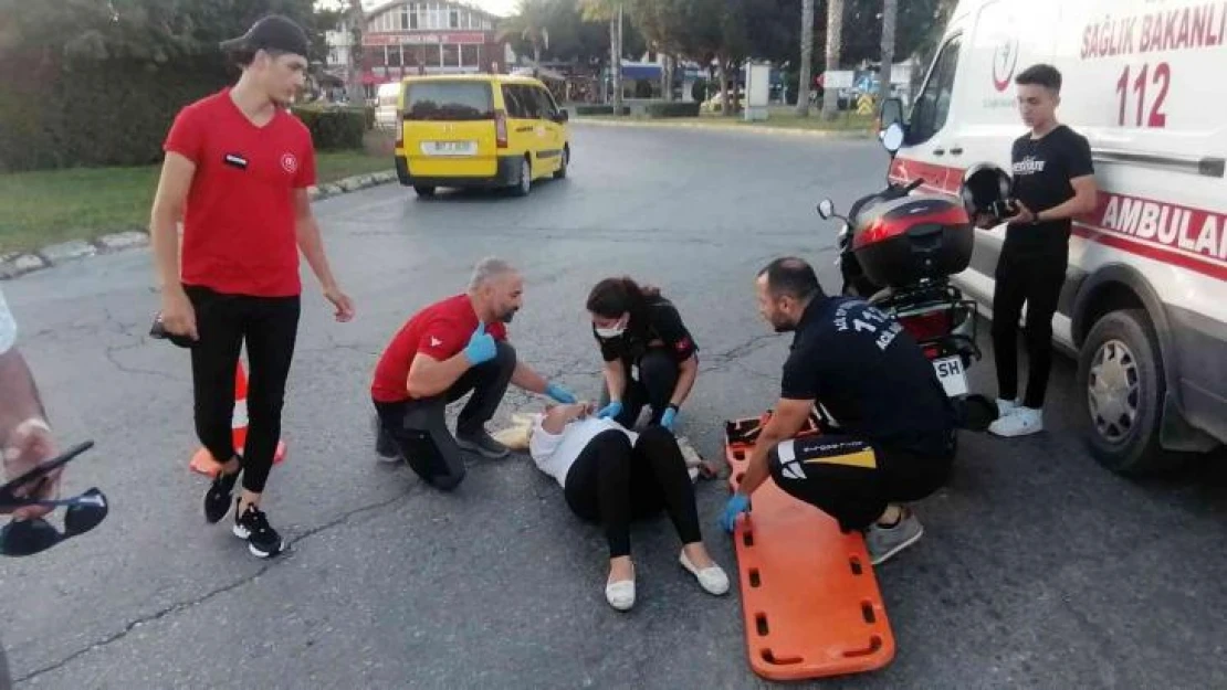 Kadın motosiklet sürücüsünü kaskı hayatta tuttu