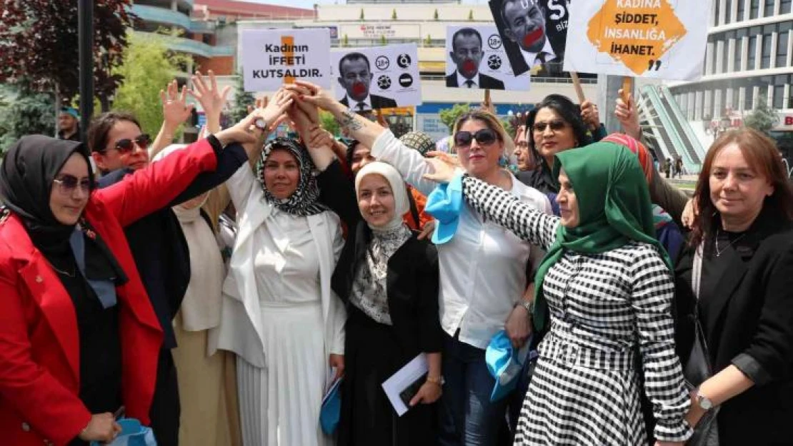 Kadınların protesto ettiği Tanju Özcan makam odasının penceresinden dans ederek karşılık verdi