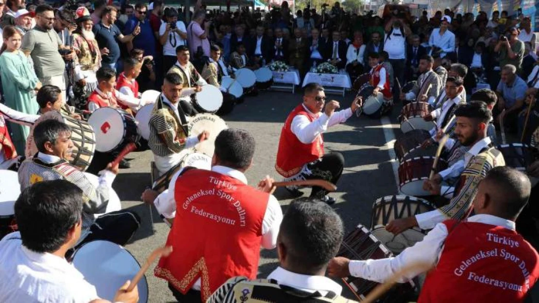 Kahramanmaraş'ta davullu zurnalı köprülü kavşak ve bulvar açılışı