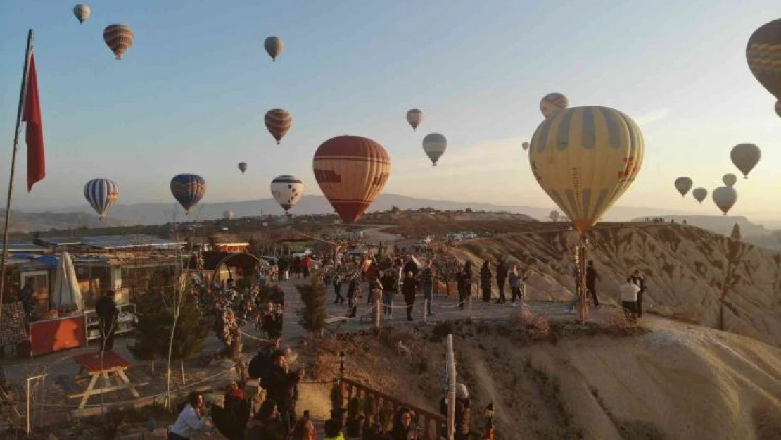 Kapadokya'da bir hafta aradan sonra tekrar havalanan görsel şölen oluşturdu