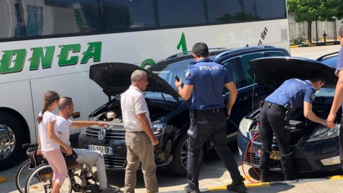 Kapıkule'de engelli gurbetçinin yardımına polis yetişti