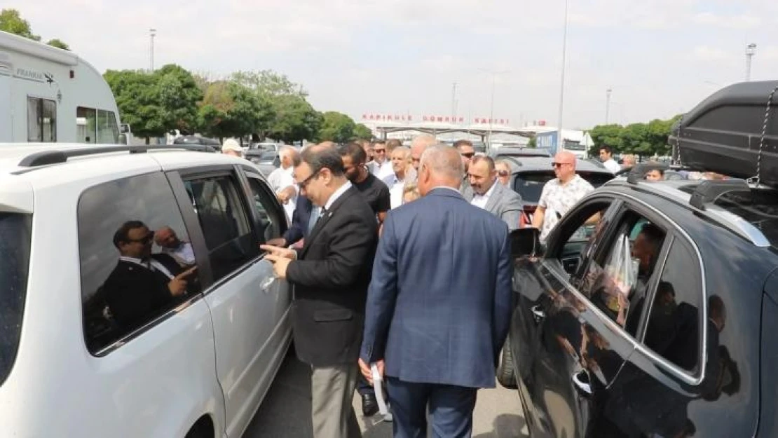 Kapıkule'de gurbetçi aile İYİ Parti'ye Cumhurbaşkanı Erdoğan'ın konuşmasıyla cevap verdi