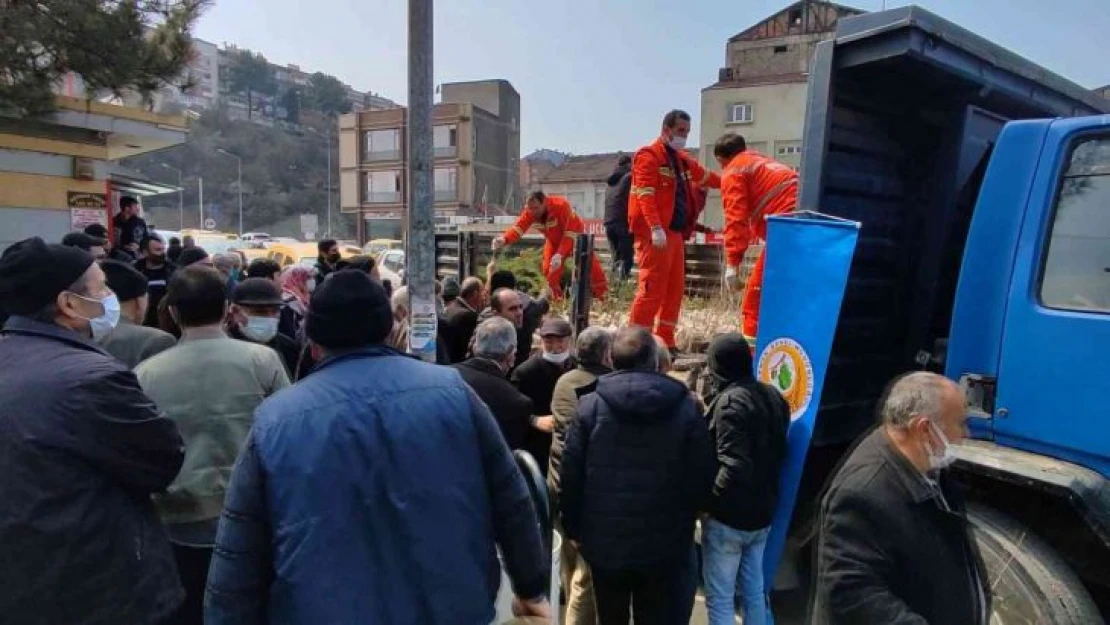 Karabük'te 3 bin 500 fidan vatandaşlara ücretsiz dağıtıldı