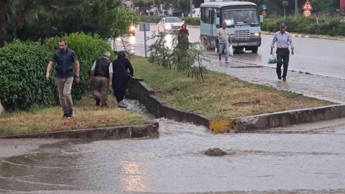 Karabük'te fırtına ve sağanak hayatı olumsuz etkiledi