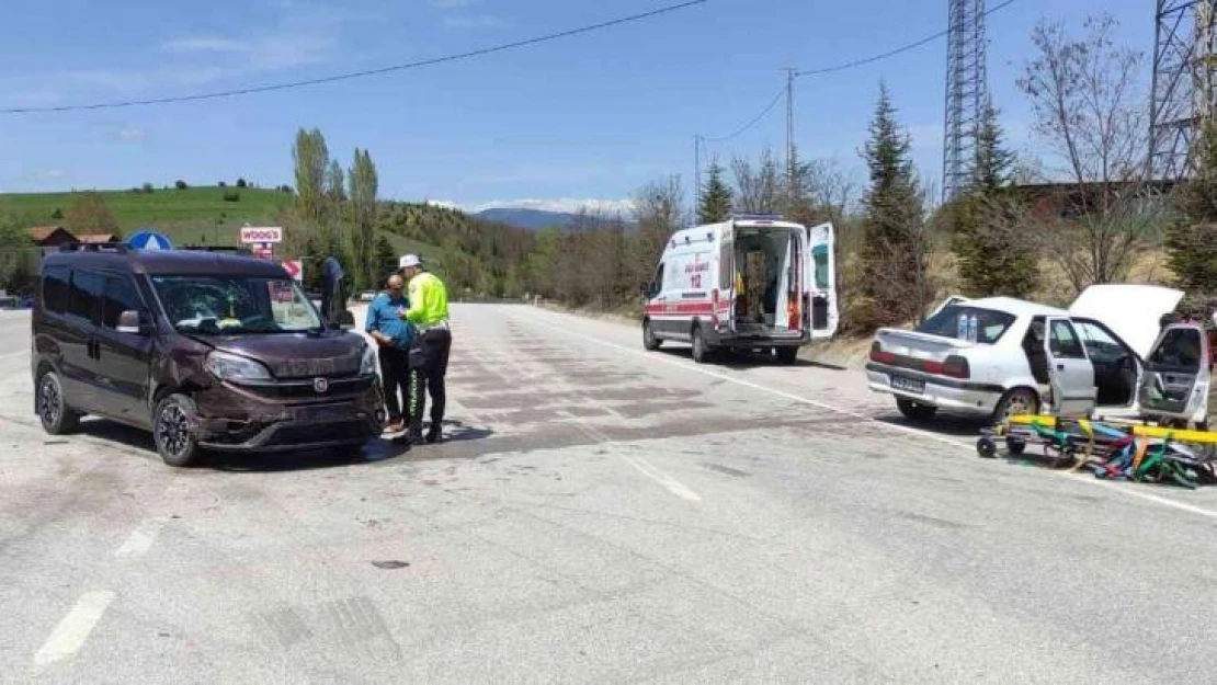 Karabük'te iki araç çarpıştı: 6 yaralı