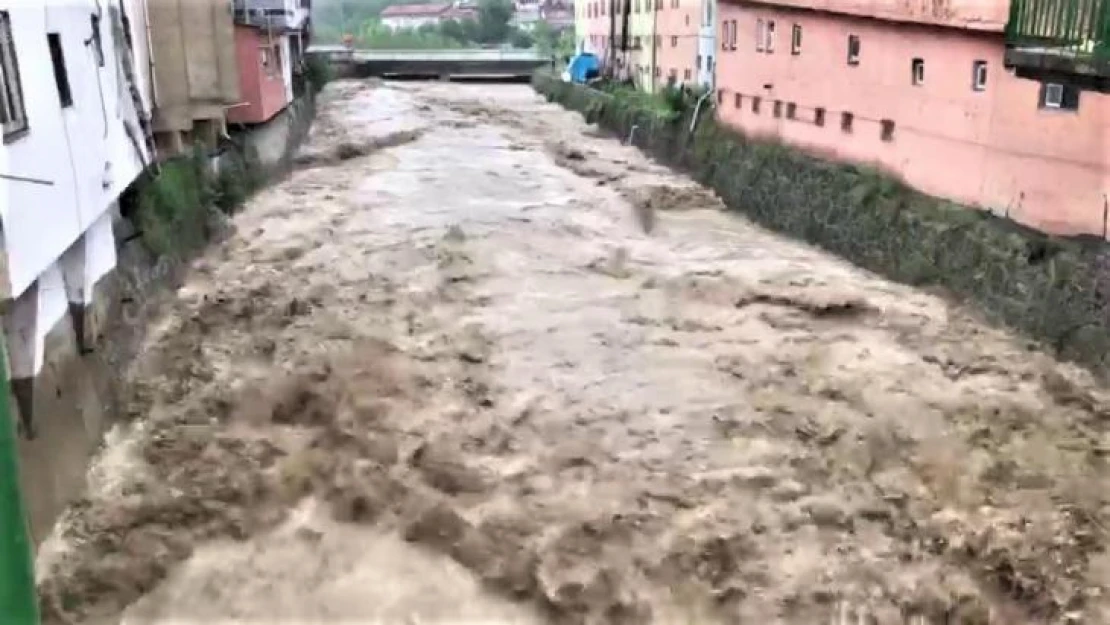 Karabük'te taşma noktasına gelen dereler halkı tedirgin ediyor